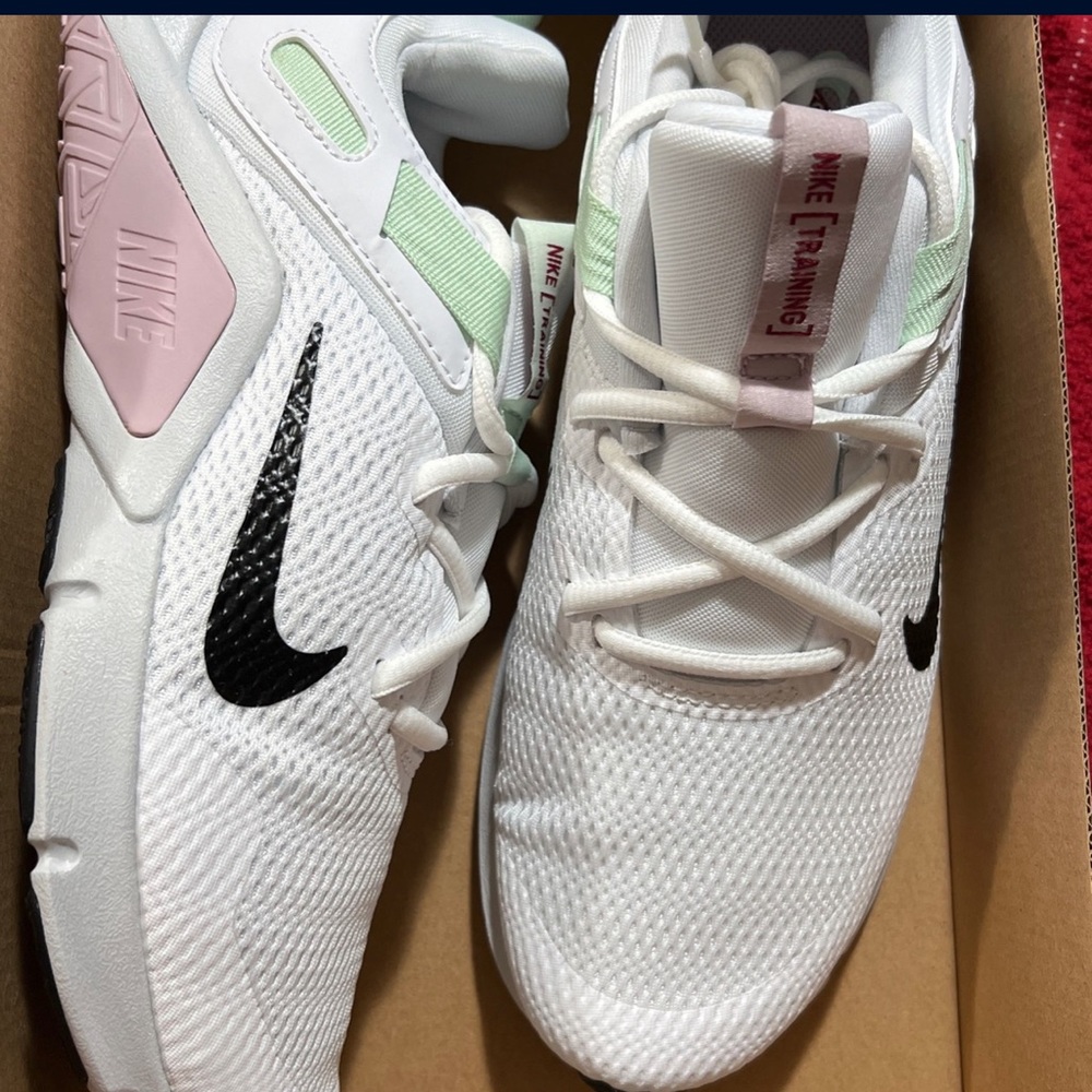 Women’s Nike legend training shoes 8.5